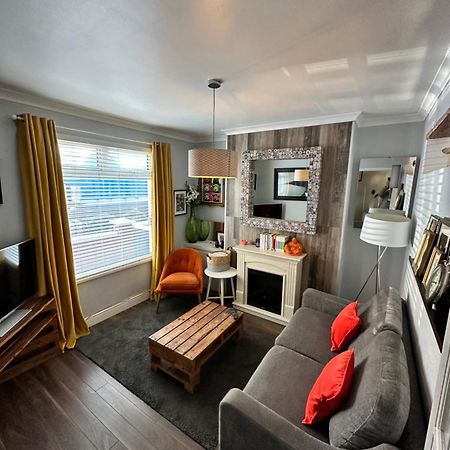 Cosy Two Bed Terraced House 7Min Drive From City Belfast Exterior foto