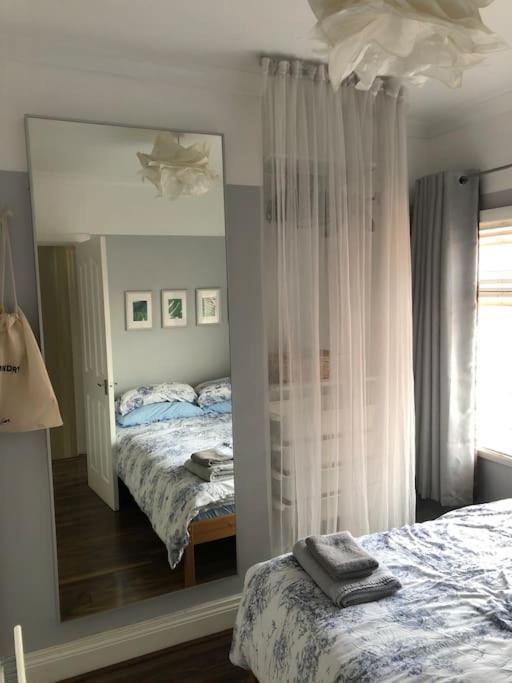 Cosy Two Bed Terraced House 7Min Drive From City Belfast Exterior foto