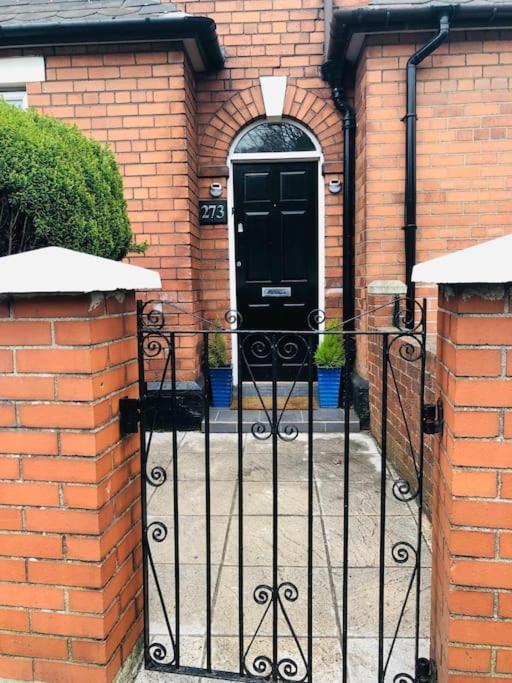 Cosy Two Bed Terraced House 7Min Drive From City Belfast Exterior foto