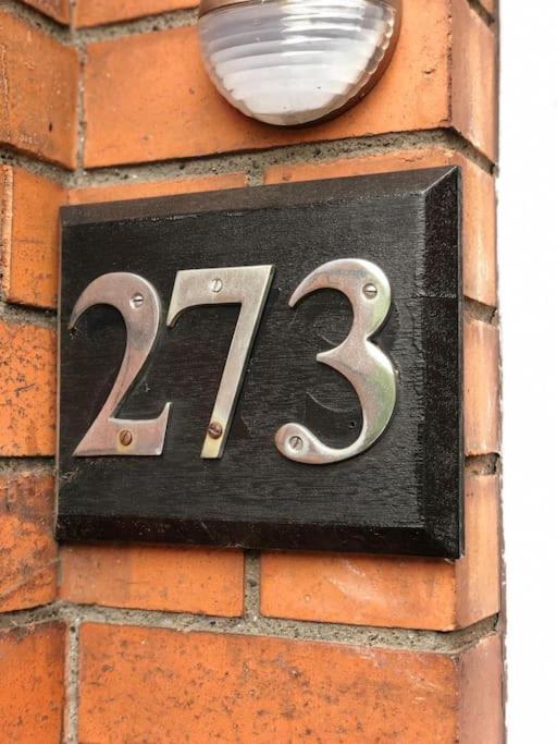 Cosy Two Bed Terraced House 7Min Drive From City Belfast Exterior foto