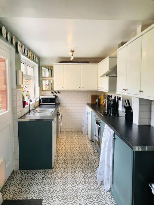 Cosy Two Bed Terraced House 7Min Drive From City Belfast Exterior foto