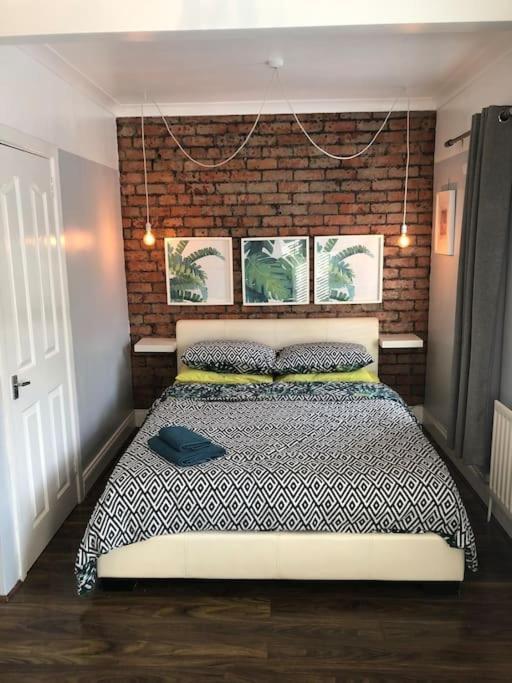 Cosy Two Bed Terraced House 7Min Drive From City Belfast Exterior foto