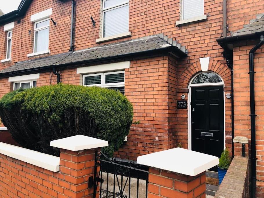 Cosy Two Bed Terraced House 7Min Drive From City Belfast Exterior foto
