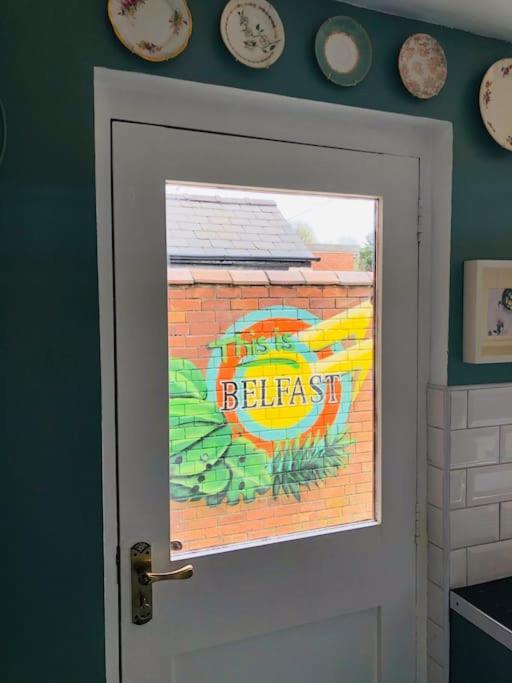 Cosy Two Bed Terraced House 7Min Drive From City Belfast Exterior foto