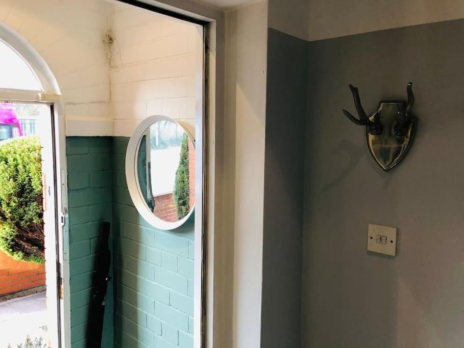 Cosy Two Bed Terraced House 7Min Drive From City Belfast Exterior foto
